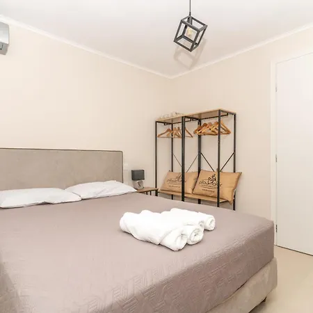 Myra House * La Canée